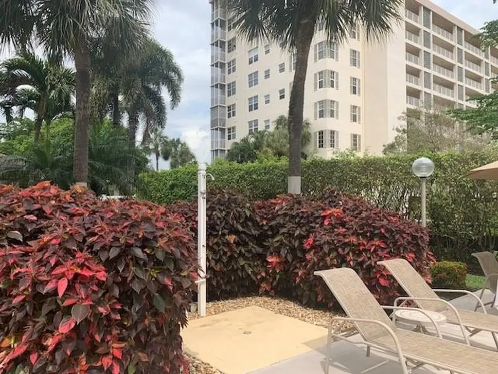 3499 Oaks Way Pompano Beach FL 33069