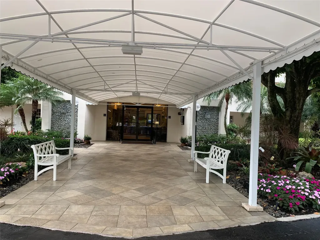 3499 Oaks Way Pompano Beach FL 33069