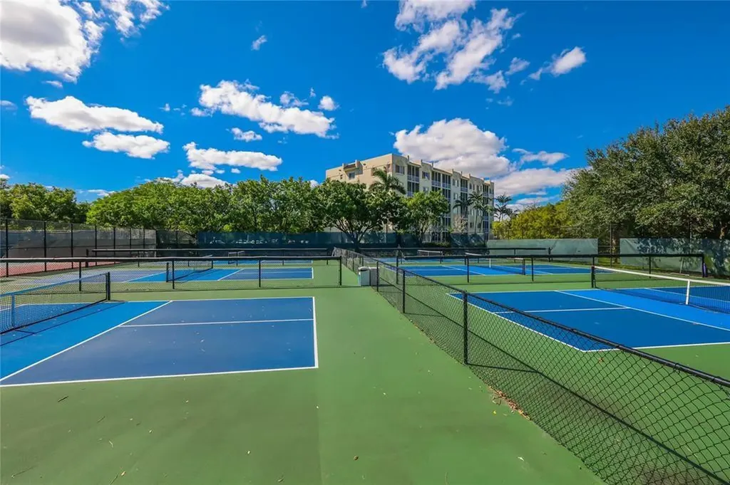3499 Oaks Way Pompano Beach FL 33069