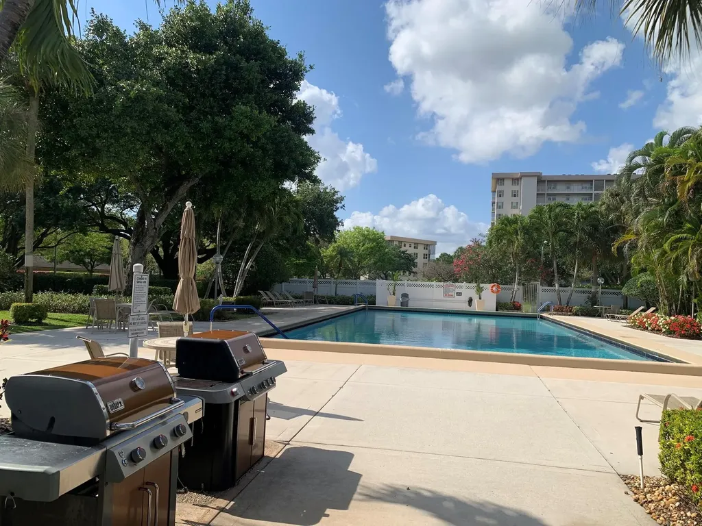 3499 Oaks Way Pompano Beach FL 33069