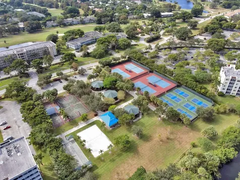 3499 Oaks Way Pompano Beach FL 33069