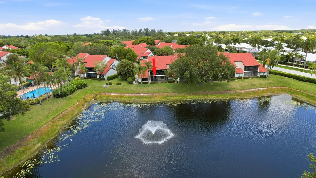 22 Lexington Lane W Palm Beach Gardens FL 33418