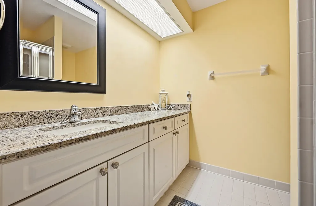 22 Lexington Lane W Palm Beach Gardens FL 33418