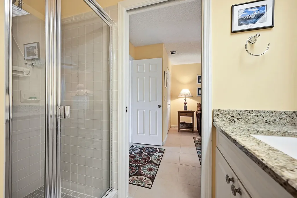 22 Lexington Lane W Palm Beach Gardens FL 33418