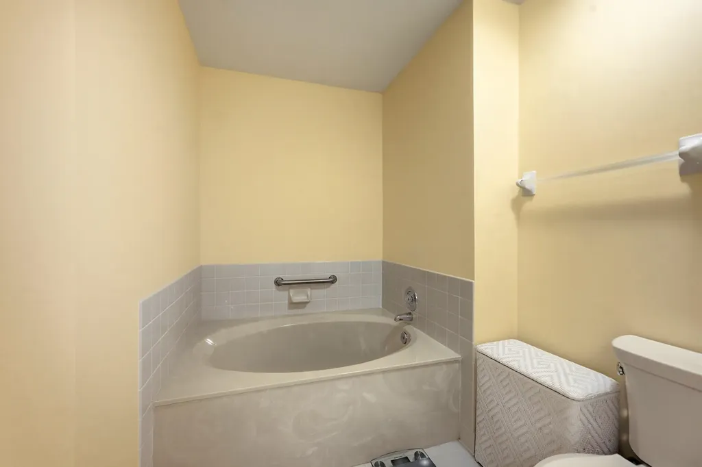 22 Lexington Lane W Palm Beach Gardens FL 33418