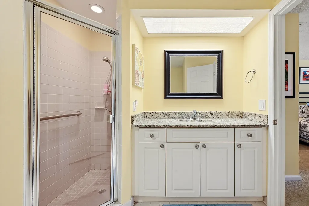 22 Lexington Lane W Palm Beach Gardens FL 33418