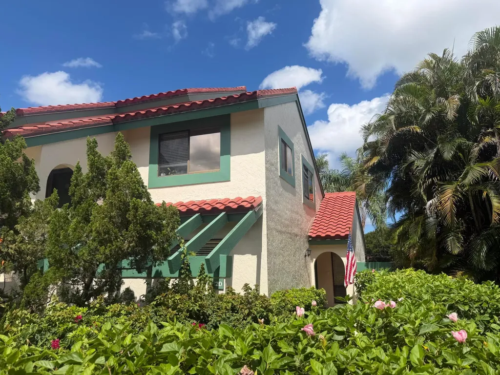 22 Lexington Lane W Palm Beach Gardens FL 33418