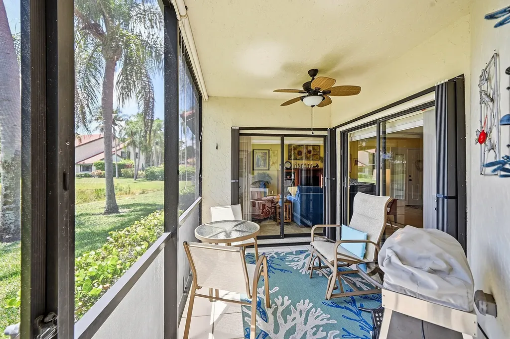 22 Lexington Lane W Palm Beach Gardens FL 33418