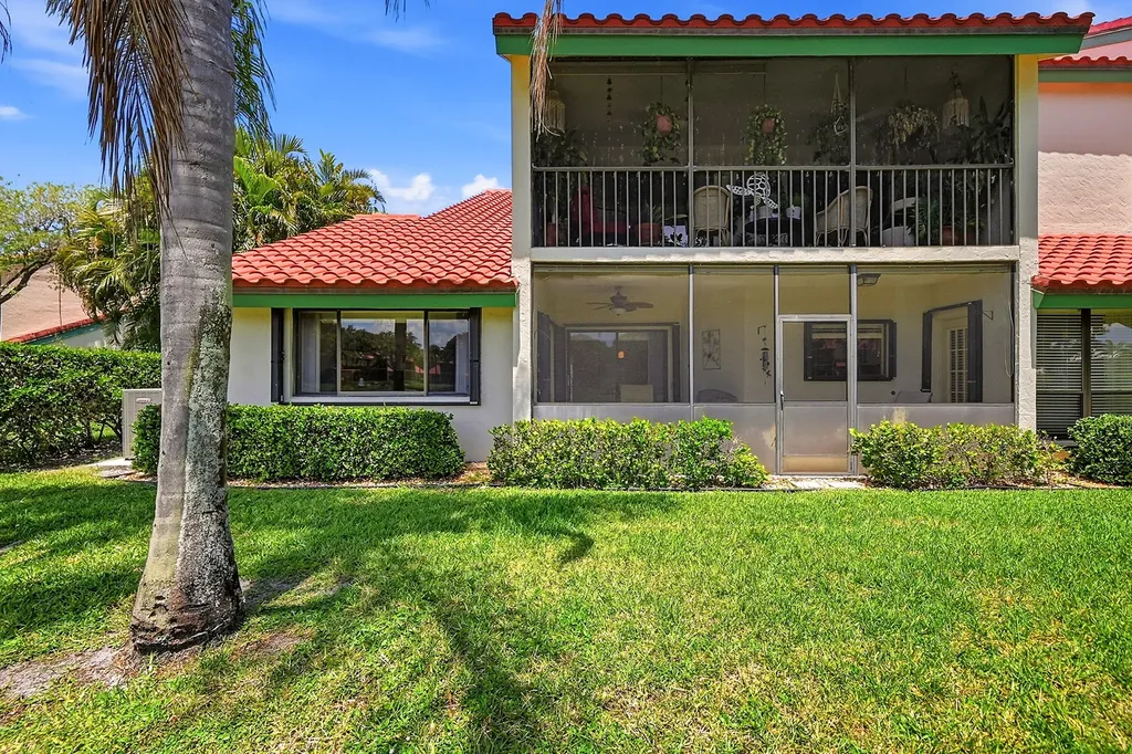 22 Lexington Lane W Palm Beach Gardens FL 33418