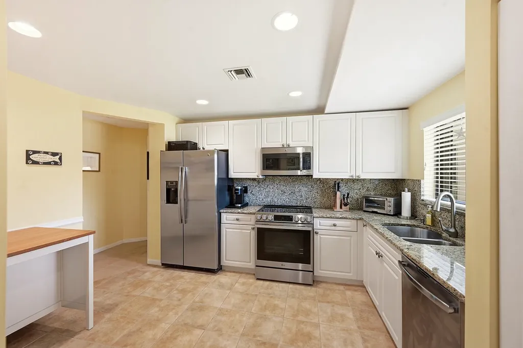 22 Lexington Lane W Palm Beach Gardens FL 33418