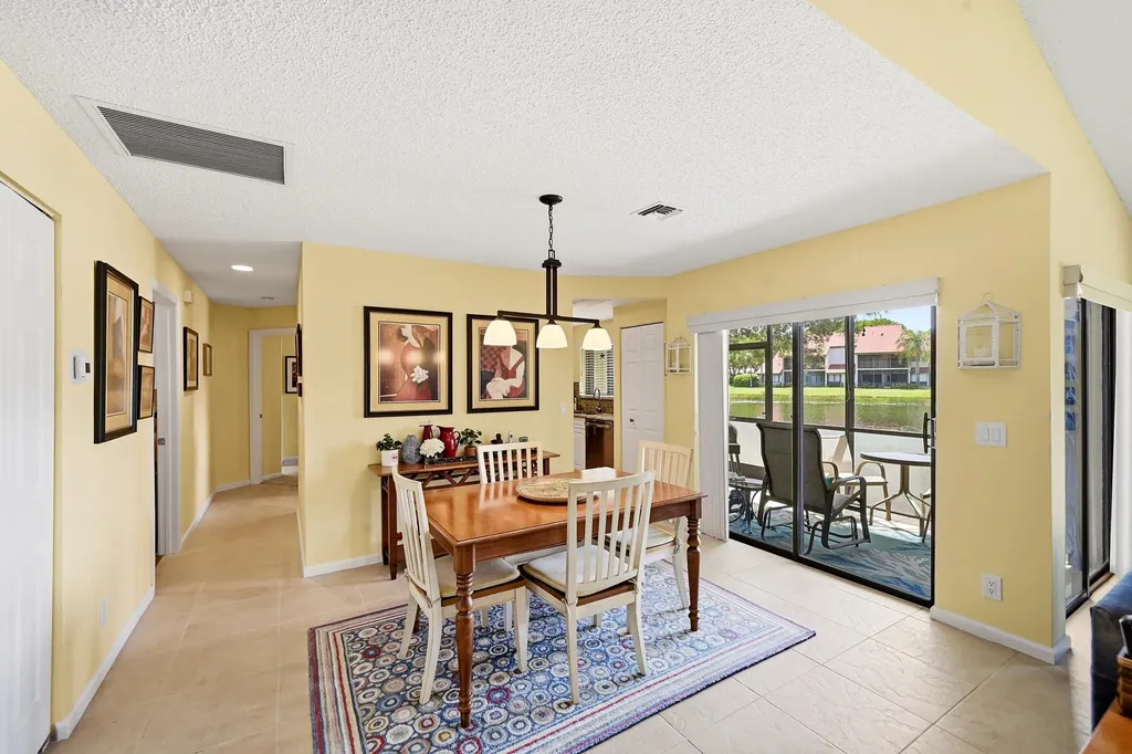 22 Lexington Lane W Palm Beach Gardens FL 33418