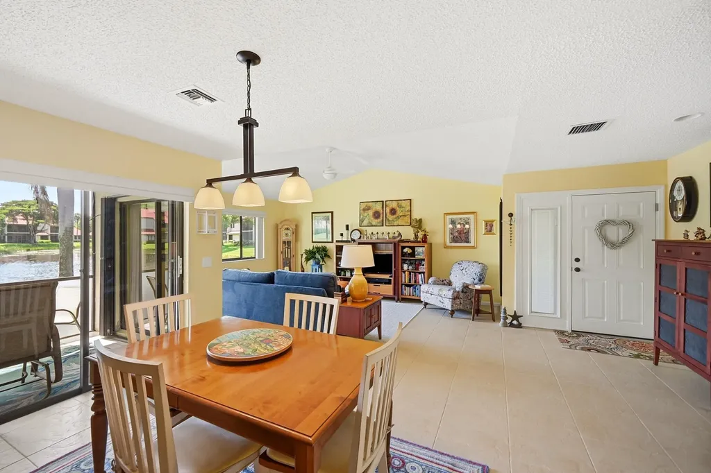 22 Lexington Lane W Palm Beach Gardens FL 33418