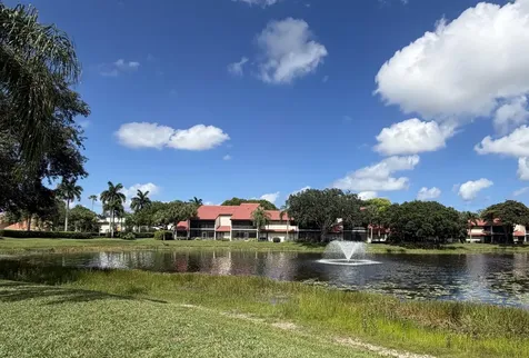 22 Lexington Lane W Palm Beach Gardens FL 33418