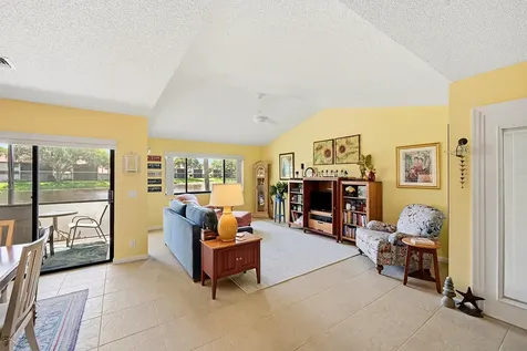 22 Lexington Lane W Palm Beach Gardens FL 33418