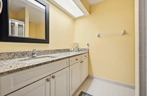 22 Lexington Lane W Palm Beach Gardens FL 33418