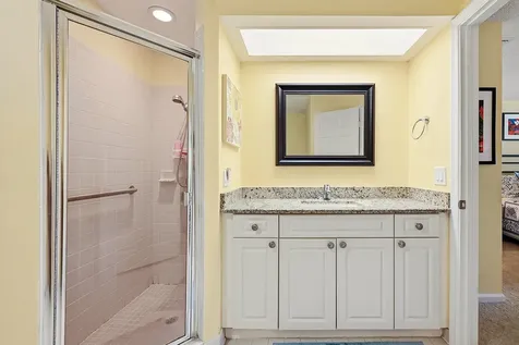 22 Lexington Lane W Palm Beach Gardens FL 33418