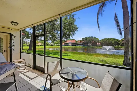 22 Lexington Lane W Palm Beach Gardens FL 33418