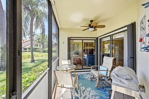 22 Lexington Lane W Palm Beach Gardens FL 33418