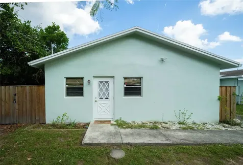 121 NW 36th Street Oakland Park FL 33309