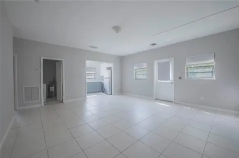 121 NW 36th Street Oakland Park FL 33309