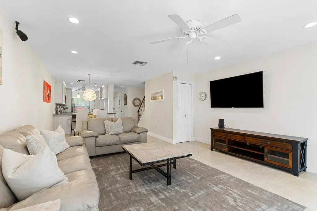 842 SE 19th Avenue Deerfield Beach FL 33441