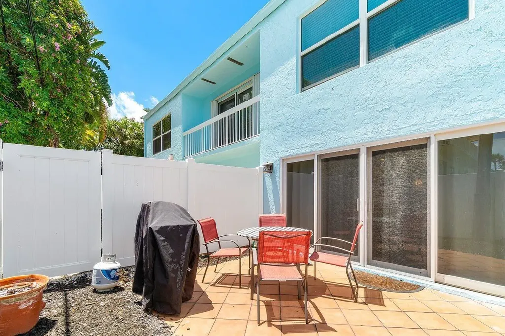 842 SE 19th Avenue Deerfield Beach FL 33441