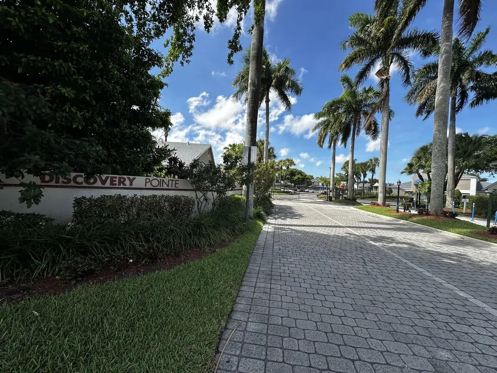 2173 Discovery Circle W Deerfield Beach FL 33442