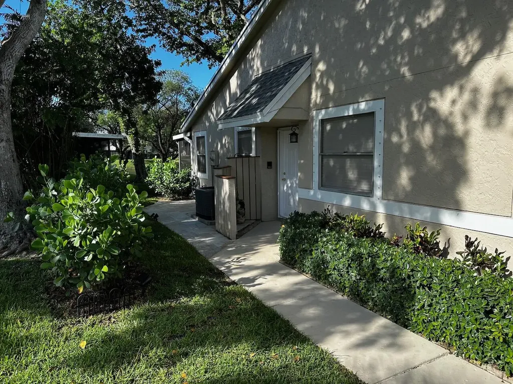 2173 Discovery Circle W Deerfield Beach FL 33442