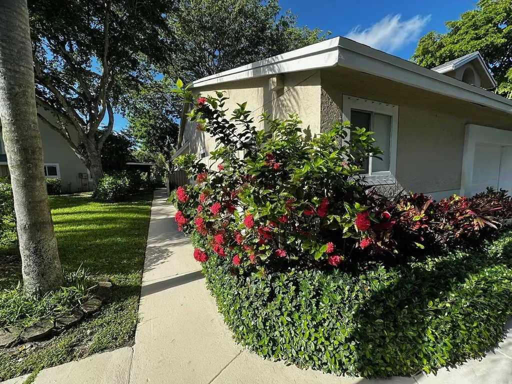 2173 Discovery Circle W Deerfield Beach FL 33442