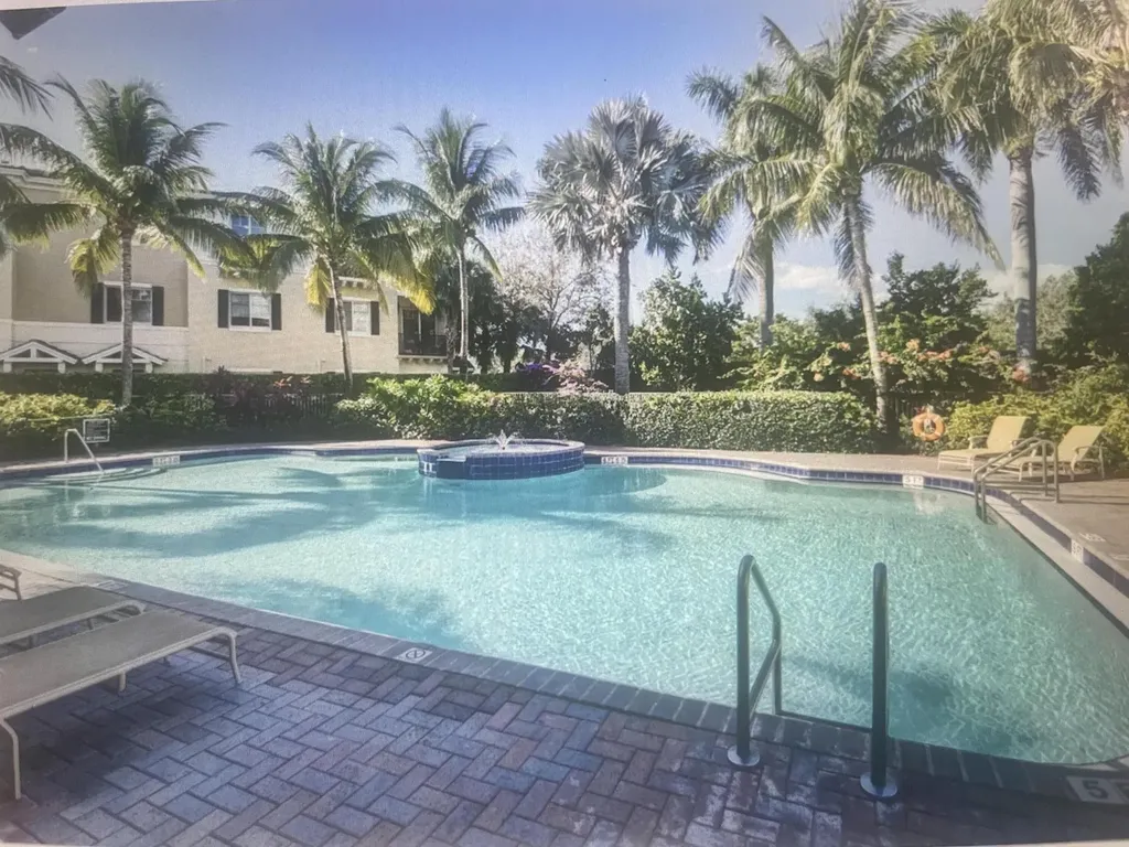 552 NW 39th Circle N Boca Raton FL 33431