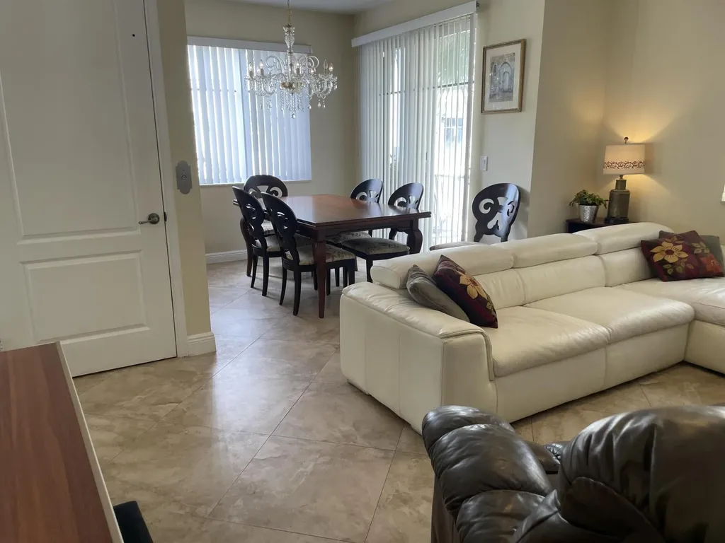 552 NW 39th Circle N Boca Raton FL 33431