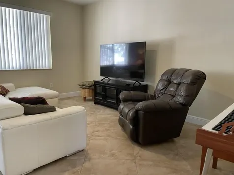 552 NW 39th Circle N Boca Raton FL 33431