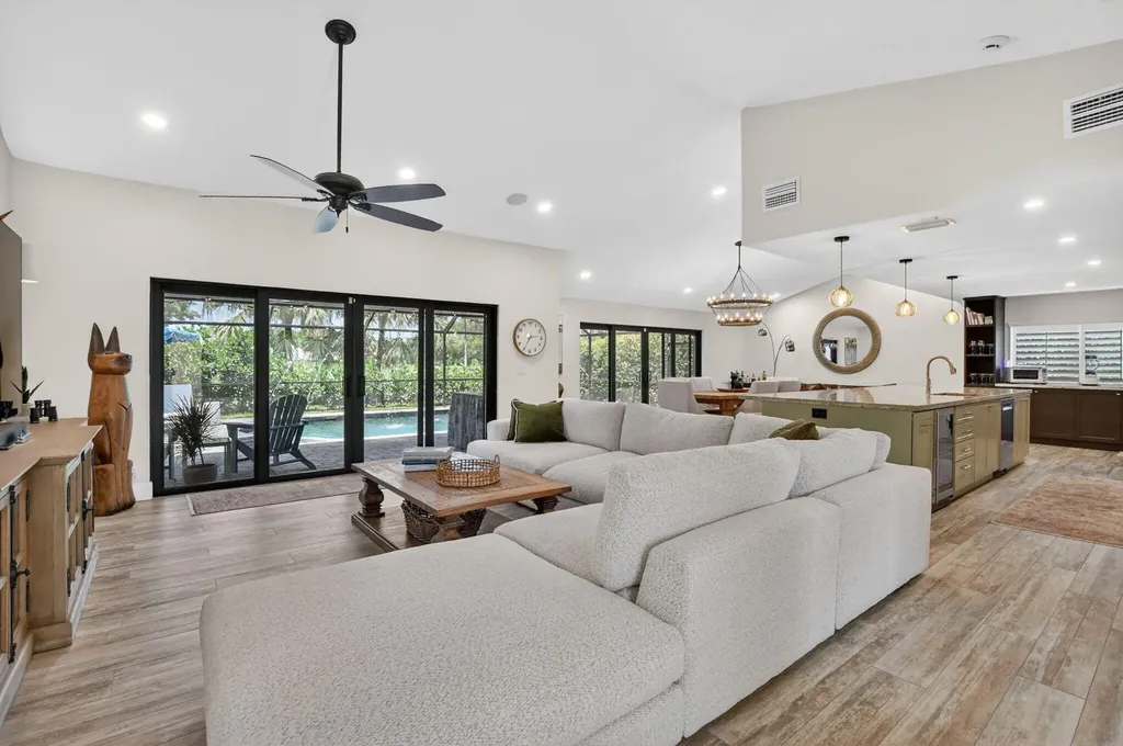 10221 Harbourtown Court Boca Raton FL 33498