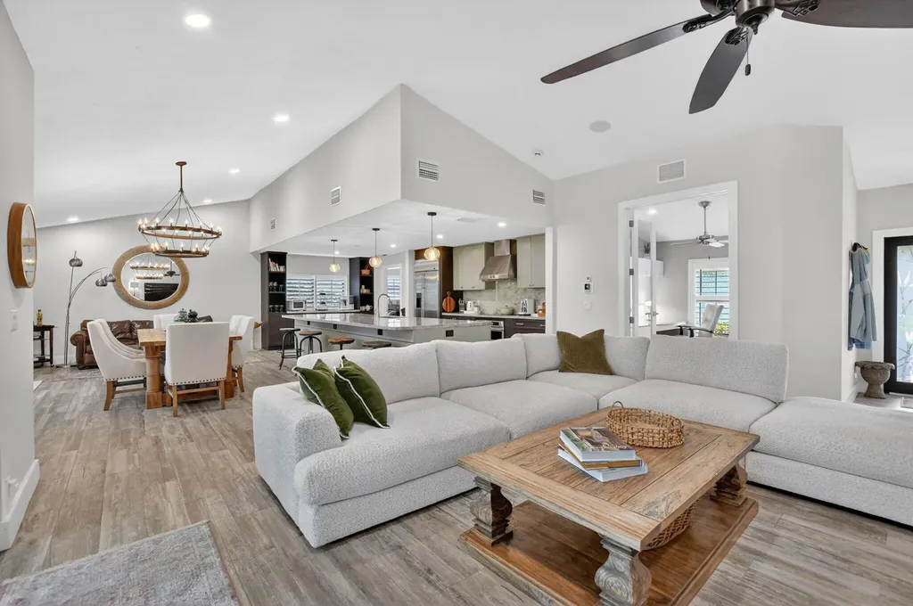 10221 Harbourtown Court Boca Raton FL 33498