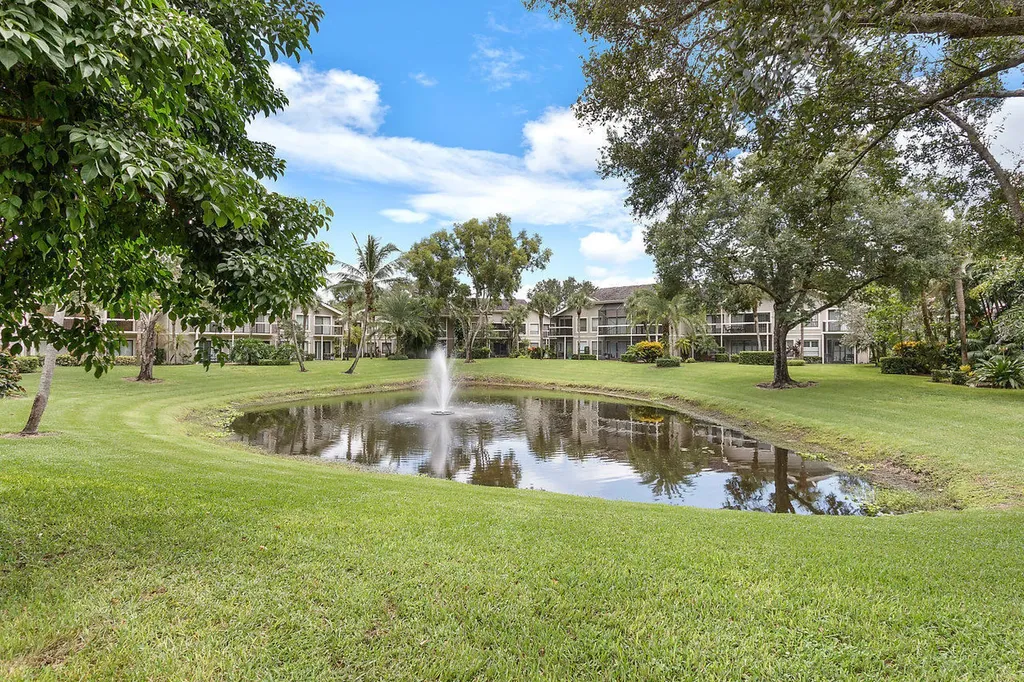 11863 Wimbledon Circle Wellington FL 33414