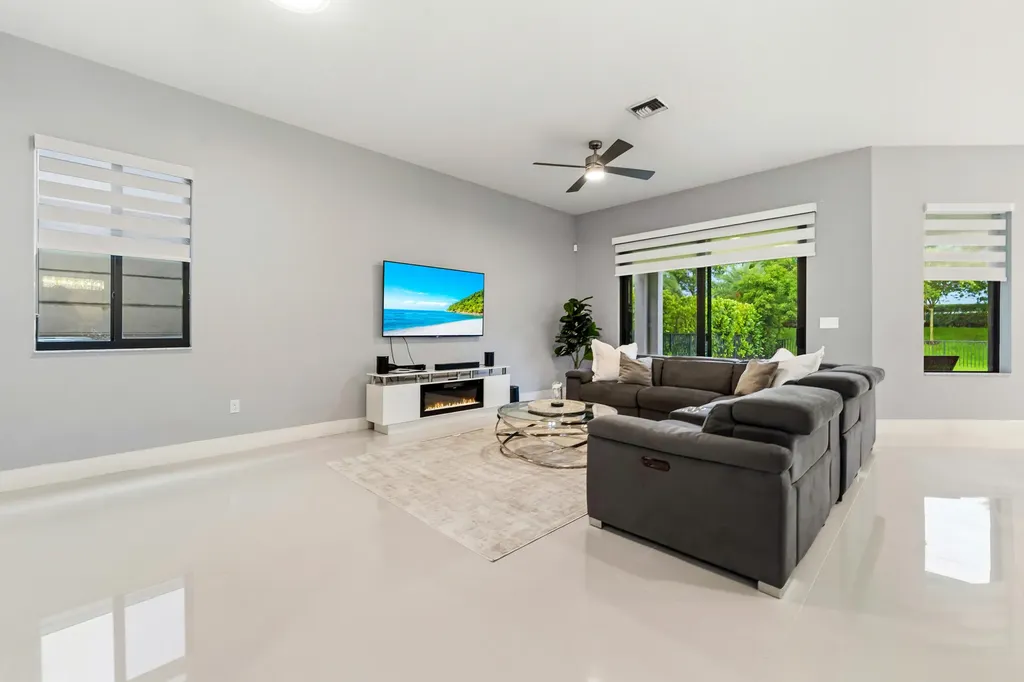 10555 Waves Way Parkland FL 33076