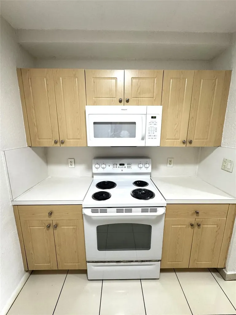 770 SE 2nd Avenue Deerfield Beach FL 33441