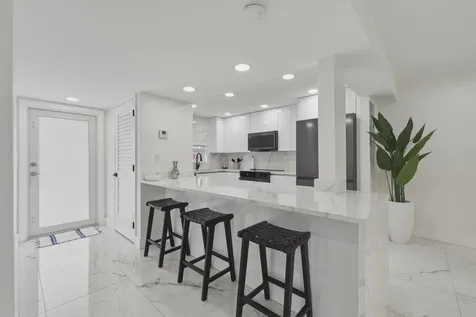 9523 N Hollybrook Lake Drive Pembroke Pines FL 33025