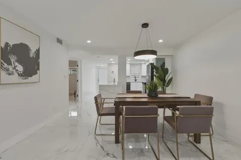 9523 N Hollybrook Lake Drive Pembroke Pines FL 33025