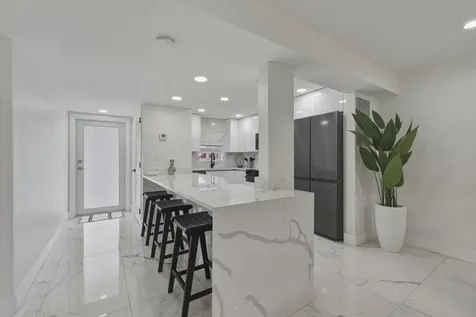 9523 N Hollybrook Lake Drive Pembroke Pines FL 33025