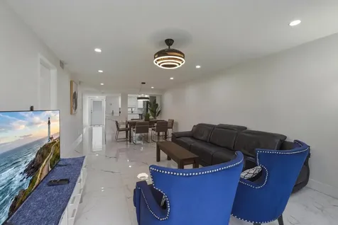 9523 N Hollybrook Lake Drive Pembroke Pines FL 33025