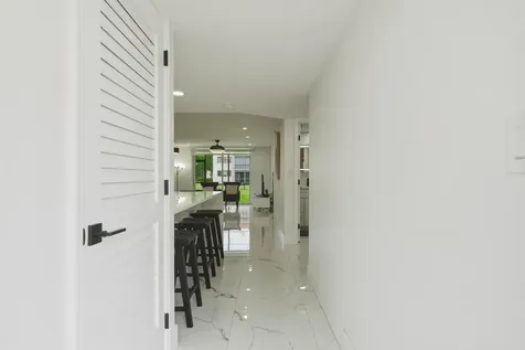 9523 N Hollybrook Lake Drive Pembroke Pines FL 33025