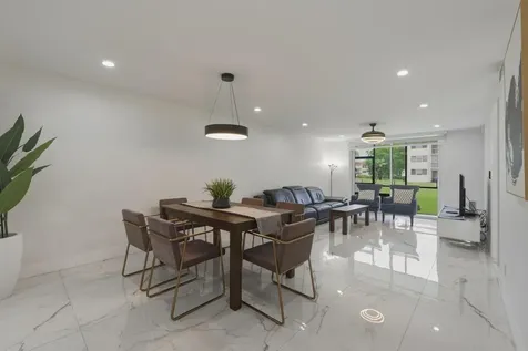 9523 N Hollybrook Lake Drive Pembroke Pines FL 33025