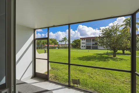 9523 N Hollybrook Lake Drive Pembroke Pines FL 33025