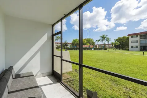 9523 N Hollybrook Lake Drive Pembroke Pines FL 33025