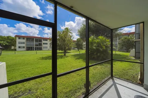 9523 N Hollybrook Lake Drive Pembroke Pines FL 33025