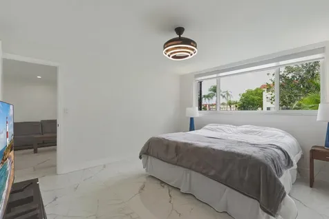 9523 N Hollybrook Lake Drive Pembroke Pines FL 33025