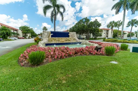9523 N Hollybrook Lake Drive Pembroke Pines FL 33025