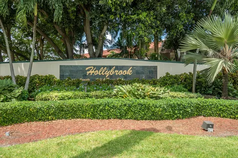 9523 N Hollybrook Lake Drive Pembroke Pines FL 33025