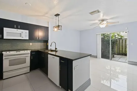 952 Summit Lake Drive West Palm Beach FL 33406